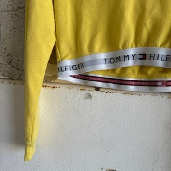 Sporty Retro Cropped Hoodie Tommy Hilfiger - Picture 2 of 4